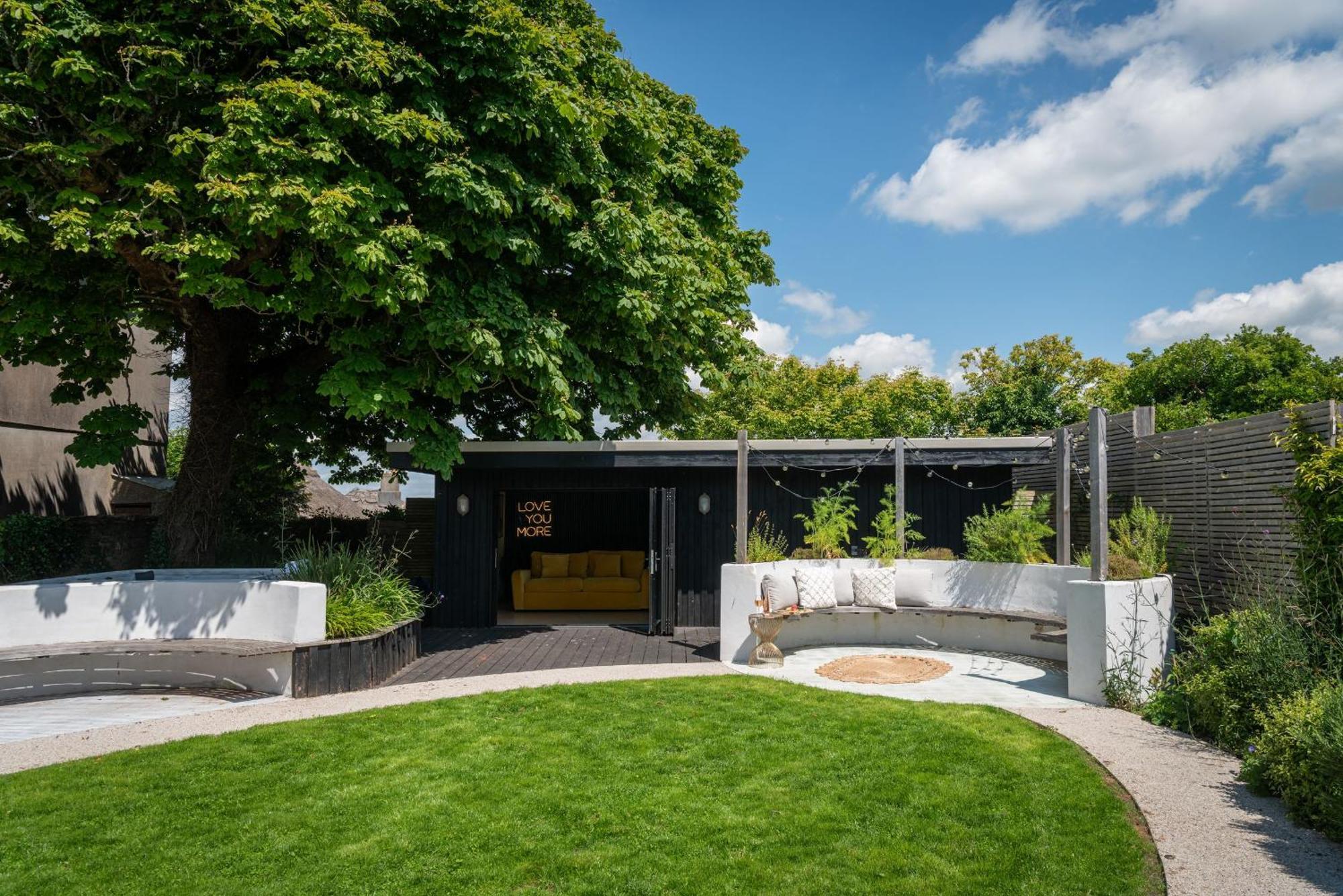 Smurf House Villa Kingsbridge  Exterior photo